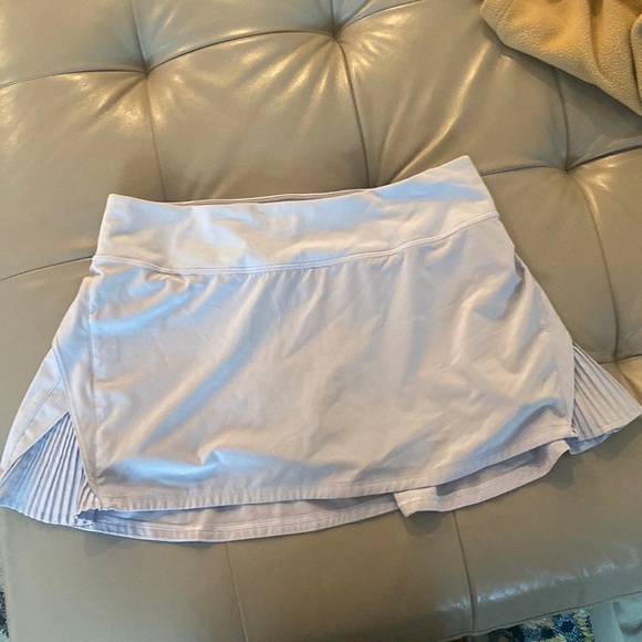 Lululemon Skirt . Lilac size 6. Used , good condition . No holes , no tears . - Picture 3 of 6